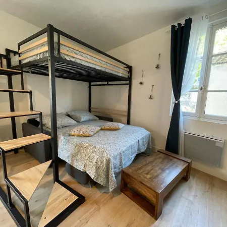 Agreable Neuf Centre Village, Balcon, Calme Aigues-Vives (Gard)