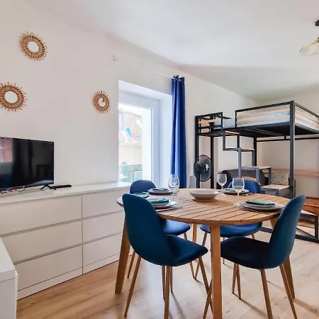 Agreable Neuf Centre Village, Balcon, Calme Apartment Aigues-Vives (Gard)