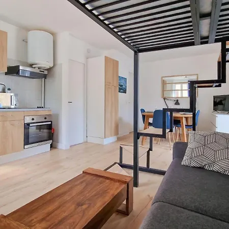 Apartment Agreable Neuf Centre Village, Balcon, Calme Aigues-Vives (Gard)