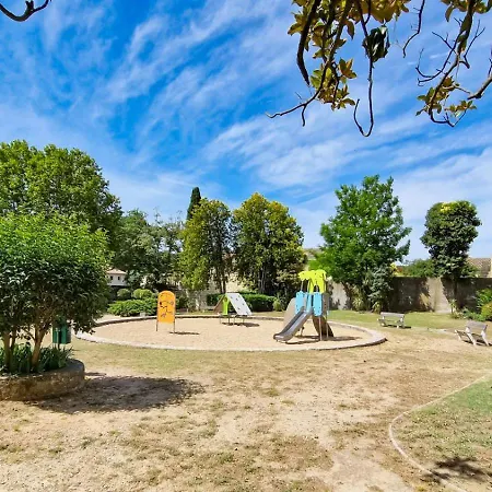 Agreable Neuf Centre Village, Balcon, Calme Aigues-Vives (Gard)